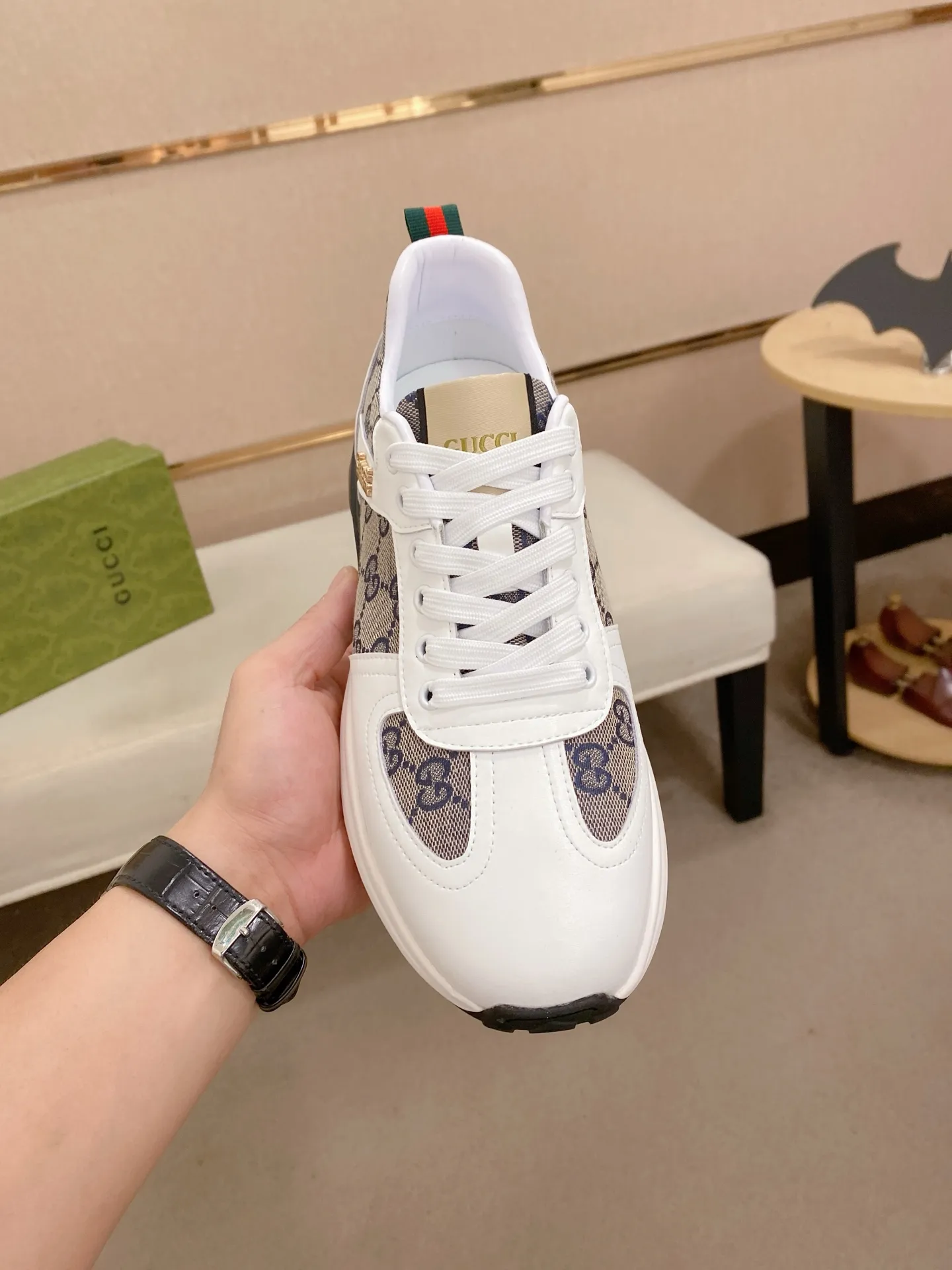 Factory price 462💰New GUCCI (Gucci) counters are launched simultaneously, new men's shoes, 😘fabrics are selected imported cowhide, lining: sheepskin lining. 👍🏿 High-end ☄️ air-cushion molded anti-slip rubber outsole, exquisite lines, simple and elegant, comfortable and high-end for leisure travel. Code number: 38 to 44 (45 can be customized and cannot be returned or exchanged)
